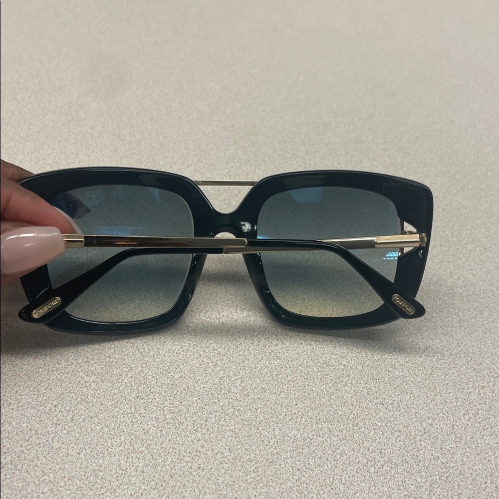 Tom Ford Black and Gold Sunglasses- Made in Italy - Picture 4 of 4